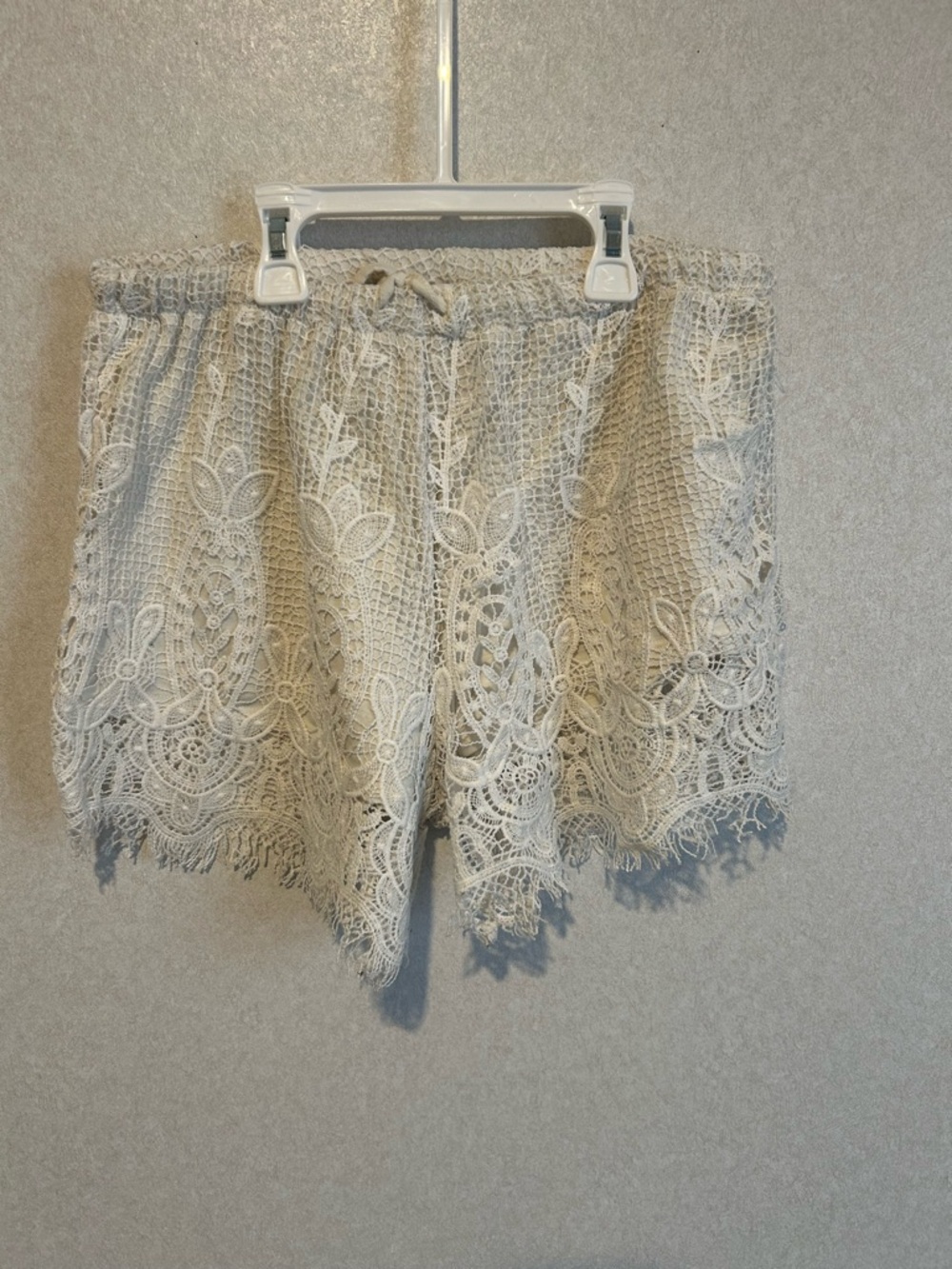 Women’s White Lace Shorts With A Fringe Bottom, Lightweight For Summer, Large